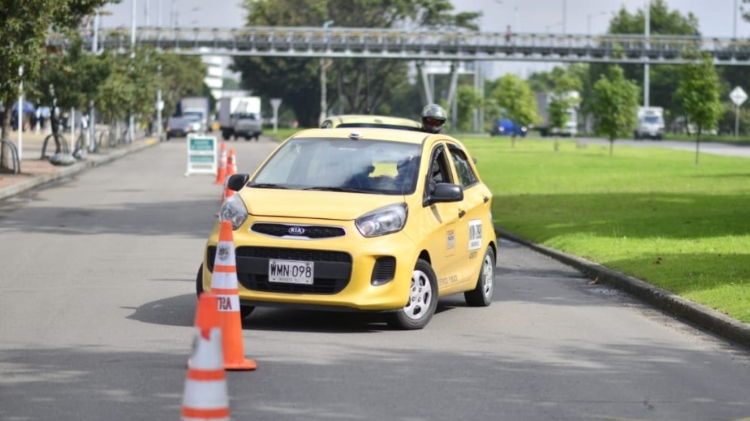 Así funcionará el pico y placa para taxis en Bogotá durante abril de 2026