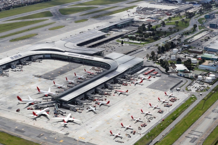 Avión de Lufthansa aborta aterrizaje ante cercanía con aeronave de Qatar Airways