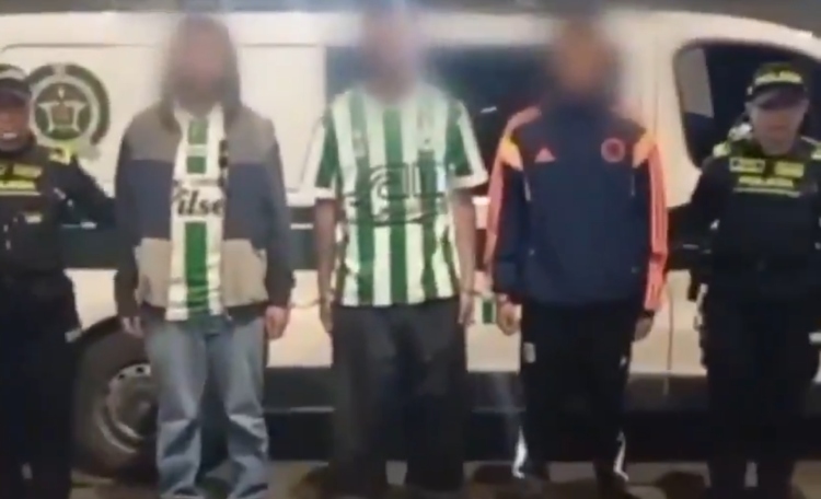 Capturan a dos sujetos por violento hurto de camisetas en la estación Banderas