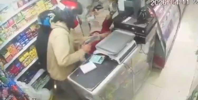 Delincuentes disparan contra comerciante en medio de un violento asalto