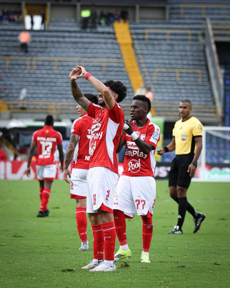 El equipo cardenal firmó una goleada 5-0 en El Campín con una actuación contundente y revive sus asp