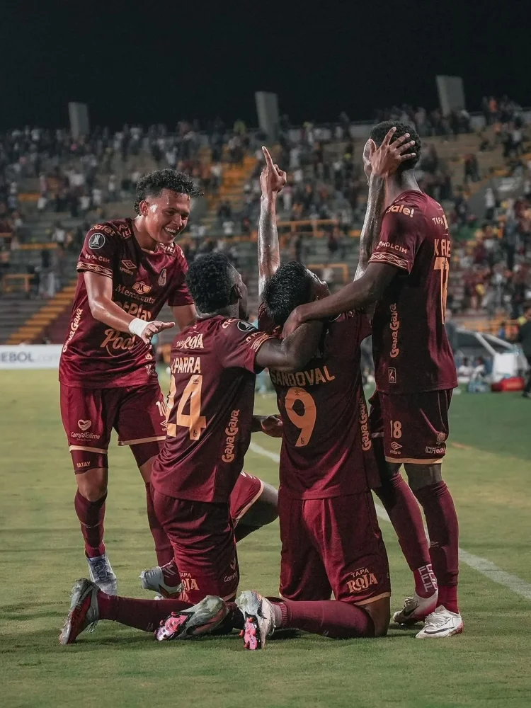 El equipo pijao fue contundente en el segundo tiempo, sumó su primera victoria en el grupo y reavivó