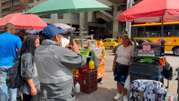 Gobierno Distrital promete alternativas para vendedores informales