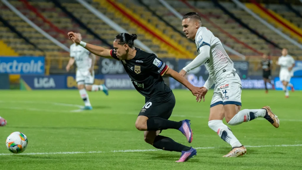 Inter-de-Bogota-empato-con-Fortaleza-y-se-afianzo-entre-los-8-VizzorImage