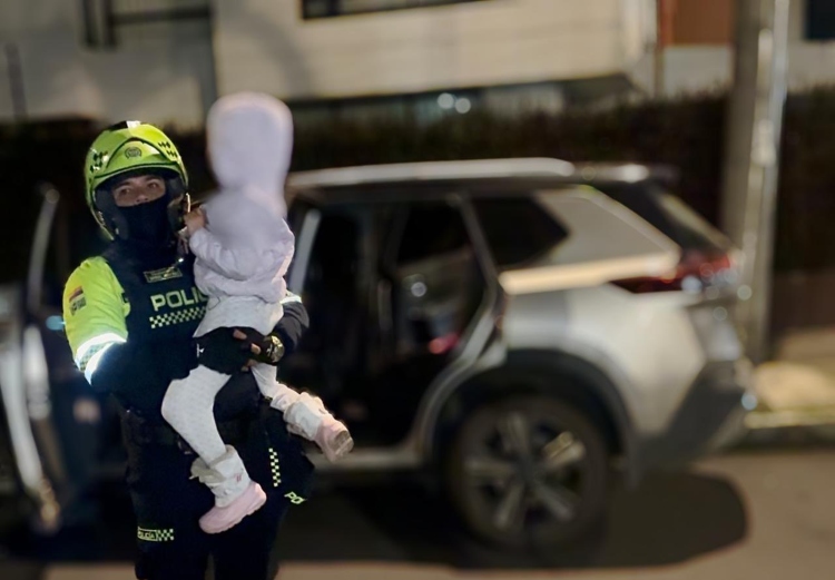 Policía recupera sana y salva a una niña de 7 años tras el robo de una camioneta en Suba