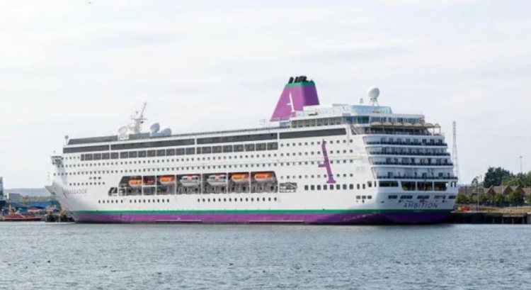 Autoridades francesas prohíben el desembarco del crucero Ambition en Burdeos
