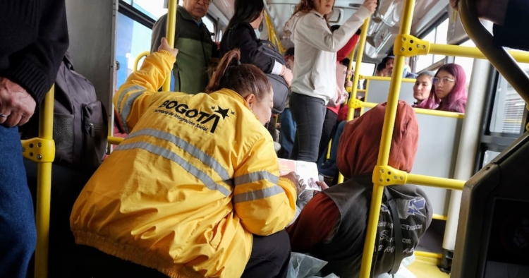 Canales oficiales y protocolos para el reporte de ciudadanos habitantes de calle en el sistema TransMilenio