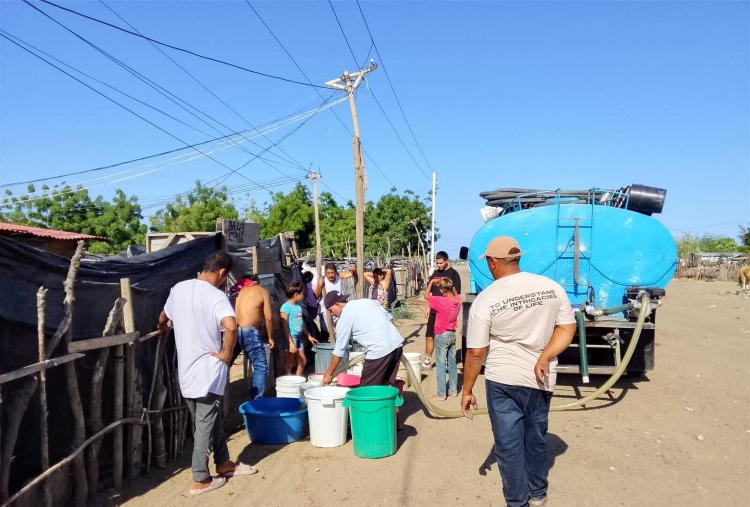 Educación comunitaria y 50.000 litros de agua llegan a La Pista, La Guajira