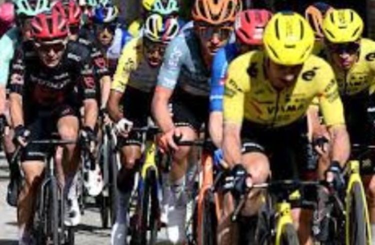 Egan Bernal no cede tiempo y sigue en la pelea del Giro 2026