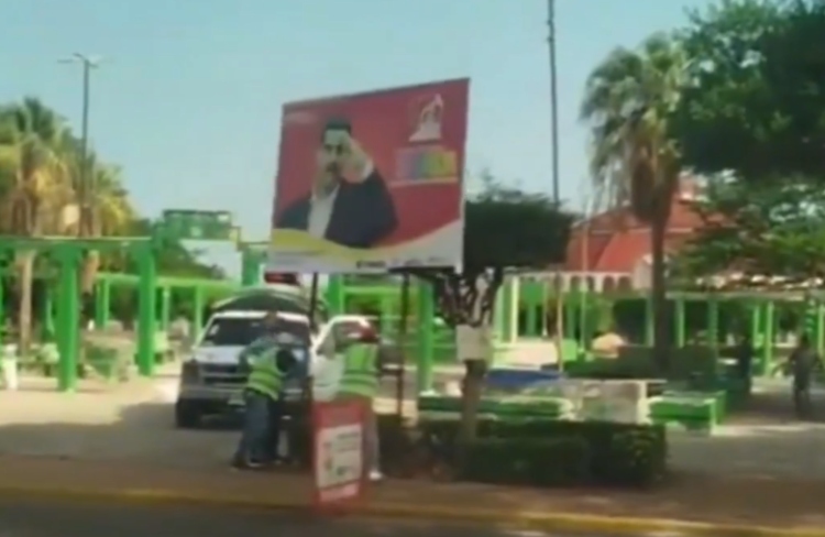 El desmontaje de la simbología oficialista inicia en Venezuela