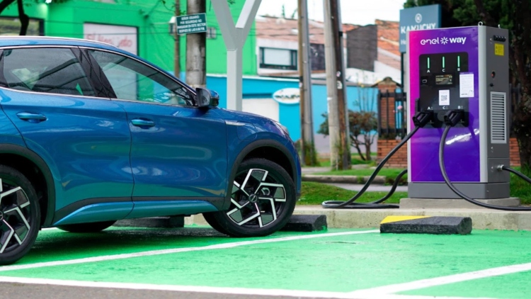 Enel moderniza su estación de carga rápida en Unicentro
