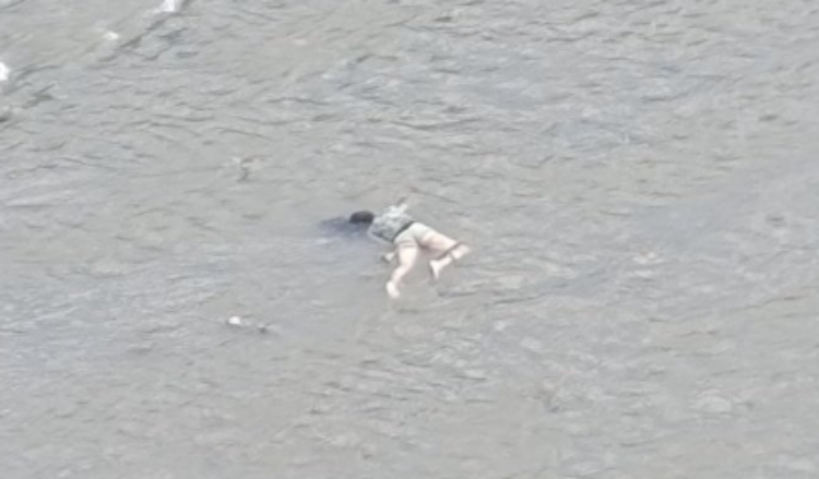Hallazgo de un cuerpo en el Río Medellín moviliza a las autoridades bajo el Puente de la Madre Laura