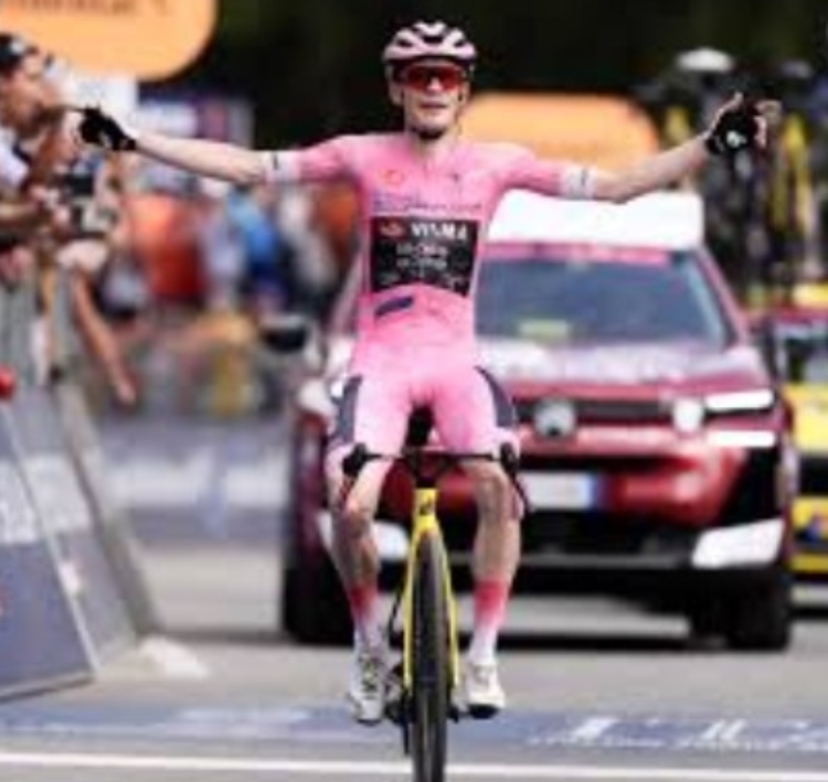 Jonas Vingegaard impone su ley en el Giro de Italia y deja definida la general
