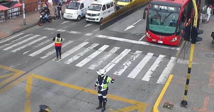 Manifestaciones y bloqueos afectan la avenida Caracas este lunes