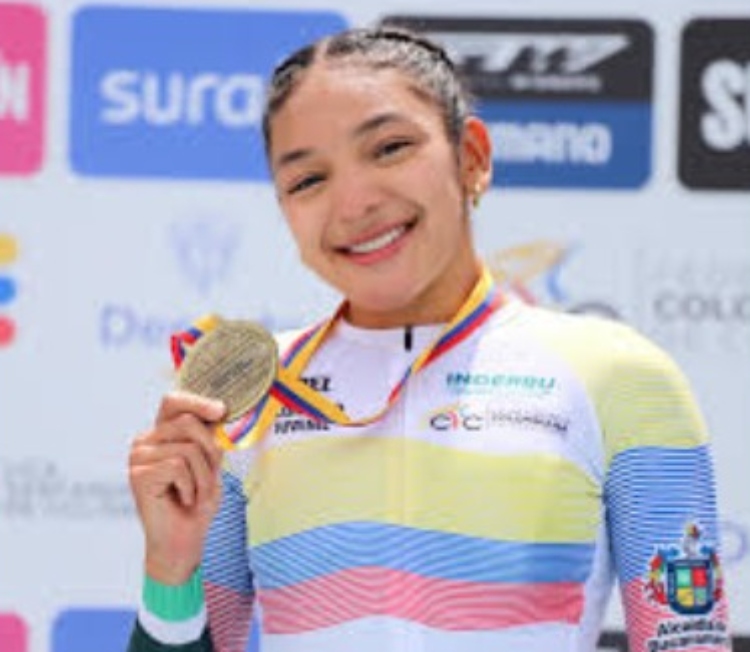 Manuela Loaiza conquista el mundo del ciclismo con histórica marca junior