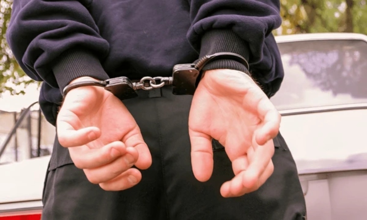 Policía captura a dos delincuentes tras balacera en el barrio Galán