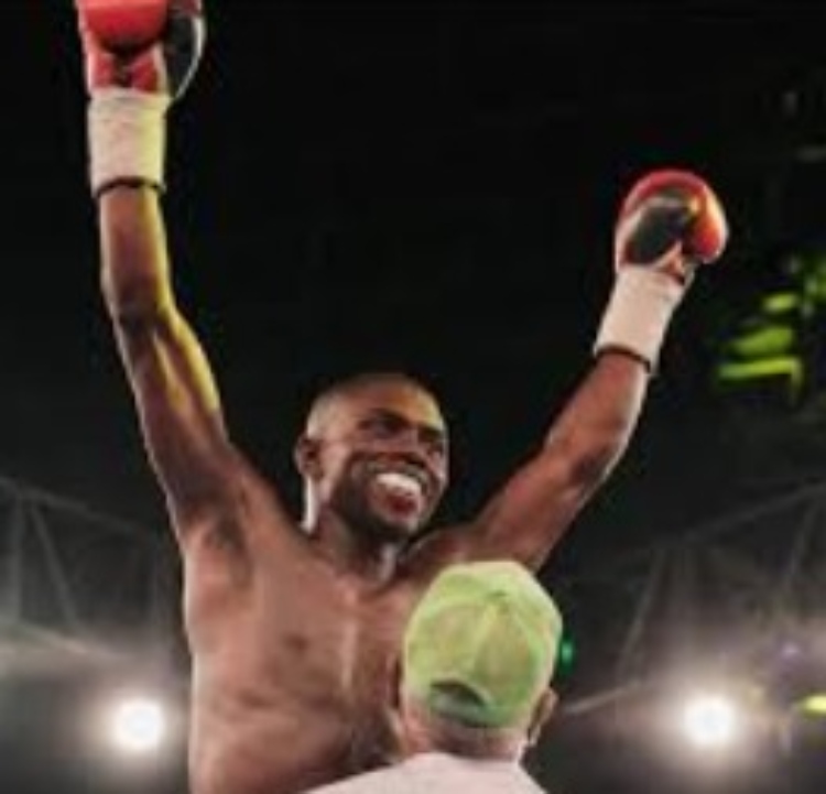 Yuberjén Martínez logró un triunfo histórico en el boxeo internacional (1)