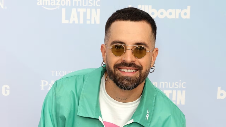 Con ritmo mundialista Mike Bahía lanza _Competí_