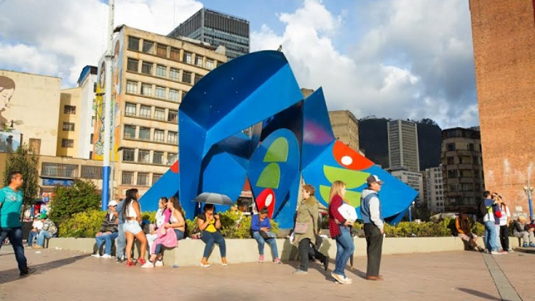 El Instituto para la Economía Social instala la primera Unidad Móvil en la Plaza de la Mariposa