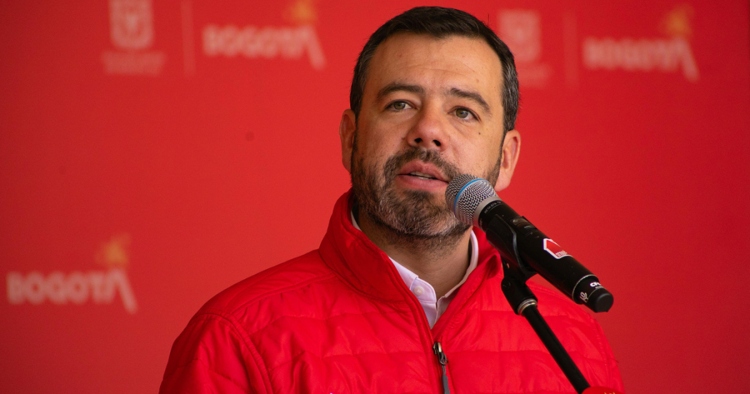El alcalde Carlos Fernando Galán inspecciona las obras de espacio público