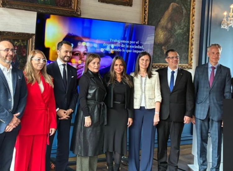 Fundación Los Pisingos recibe reconocimiento internacional de AXA