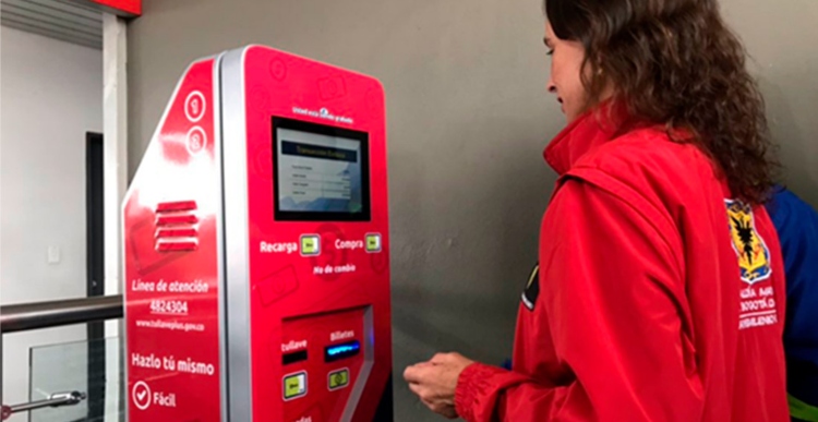 La Alcaldía de Bogotá inicia la recarga de pasajes gratis