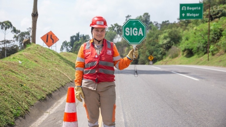 La Alcaldía de Bogotá recupera la malla vial en el sector de Nueva Roma