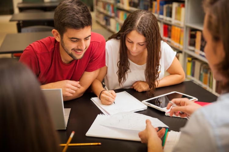 La Consejería de Relaciones Internacionales de Bogotá promueve becas