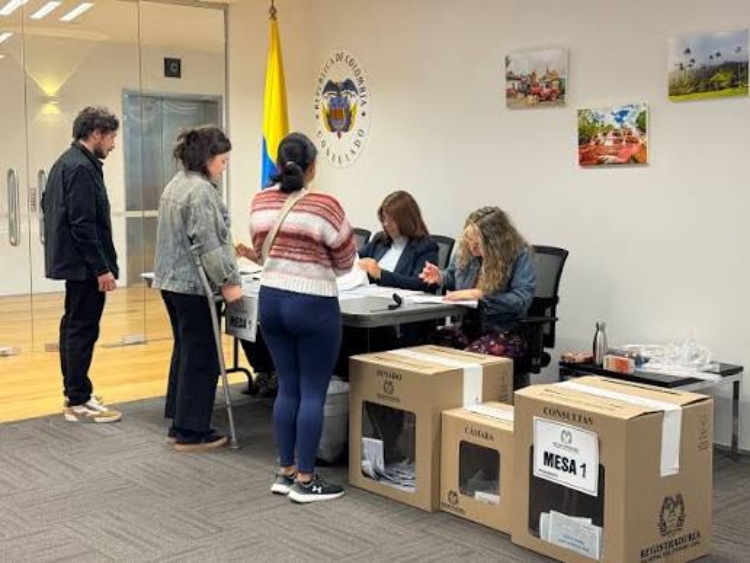 Menores de edad sí pueden acompañar a sus padres durante la jornada electoral