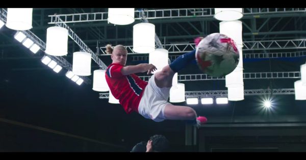 6 minutos, 30 estrellas y cero guión: Nike acaba de reinventar la publicidad del fútbol