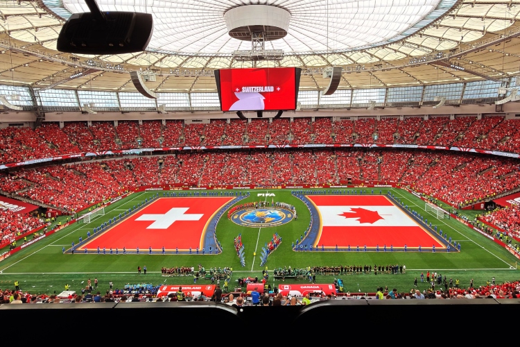 Un gol en los minutos finales le dio a la selección canadiense la clasificación a los octavos de fin