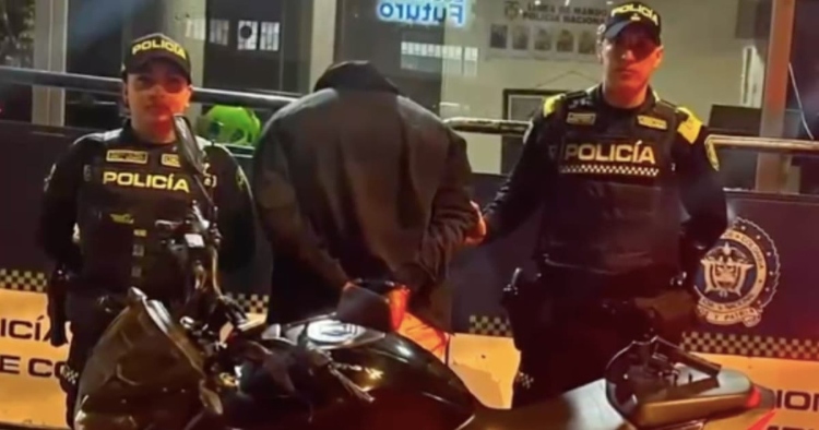 Un hombre con brazalete de prisión domiciliaria cae tras cometer un hurto