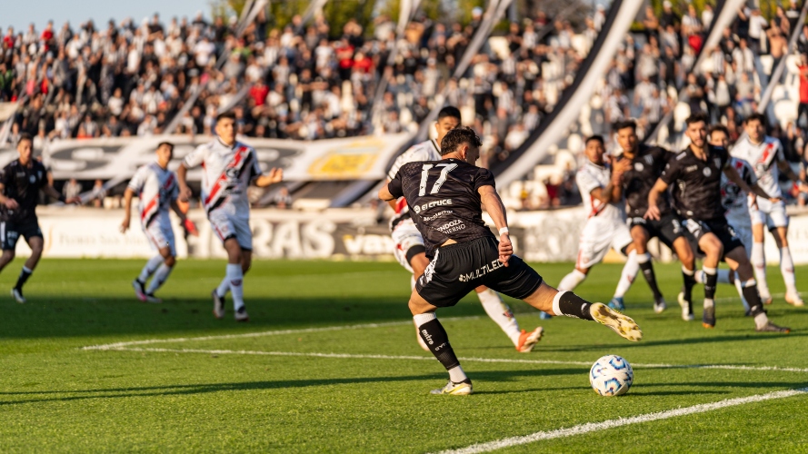 Vasco da Gama acelera por Nelson Deossa