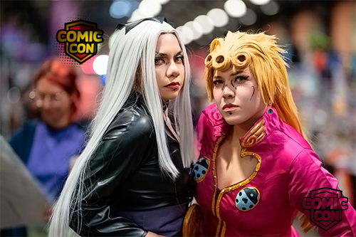 Asistentes recorren los pabellones de Comic Con Colombia 2026 en Corferias Bogotá.