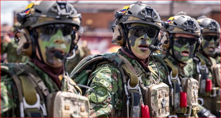 Desfile Militar- Colombia- Petro- Abelardo De la Esperilla- Medellíb. Ciudad Bolívar-20 de Julio- 20Jul-