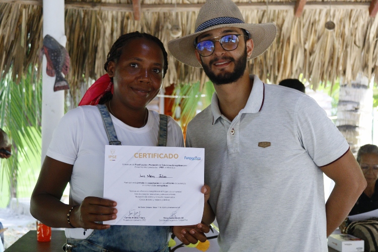 Donde llegó la energía, ahora llega el conocimiento_ 1.600 colombianos se forman para liderar la tra