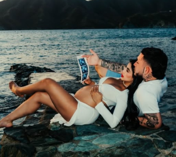 Karina García- embarazo- Kris R- 4 Life-