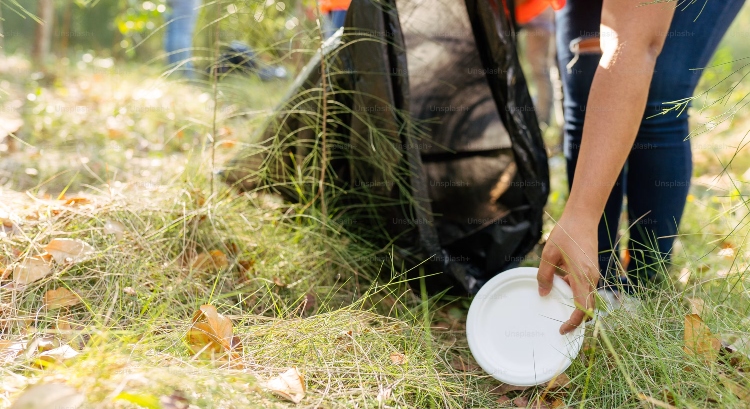 La Empresa de Acueducto y Aguas de Bogotá retiran toneladas de basura