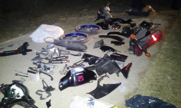 Las autoridades incautan motores ocultos en un presunto desguazadero