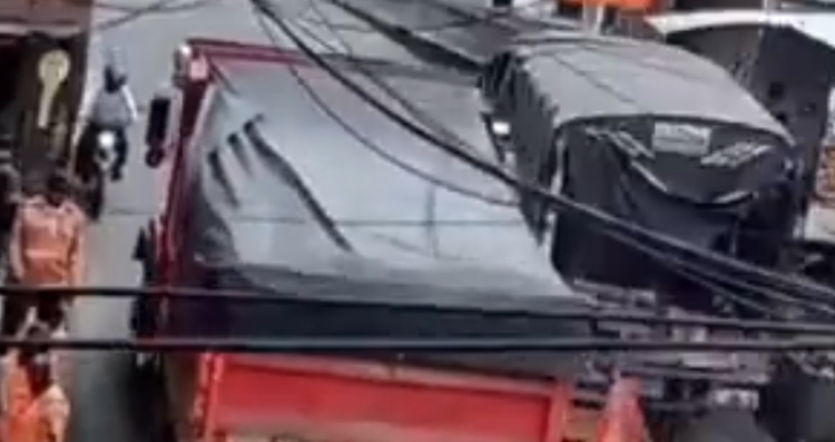Un motociclista pierde la vida tras colisionar contra una volqueta