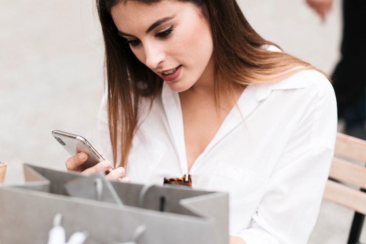shopping-girl-looking-her-mobile-phone (2)