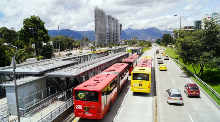 Bogotá fortalece la movilidad sostenible con la incorporación de 50 buses articulados eléctricos