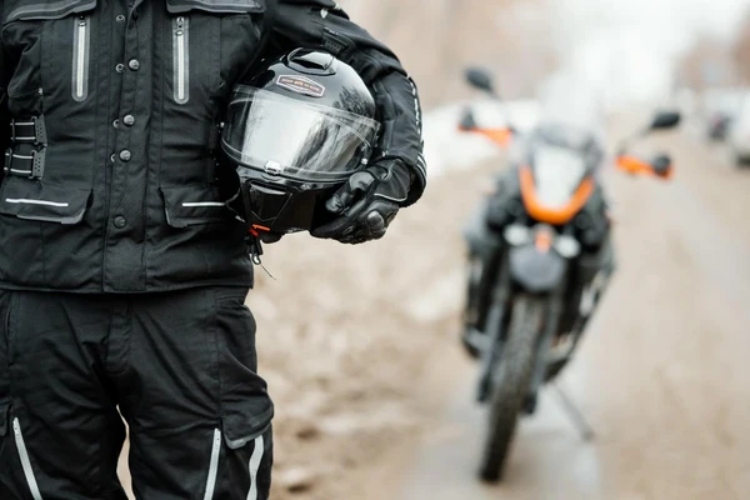Delincuentes en motocicleta atacan con machetes a camioneros en la vía Panamericana