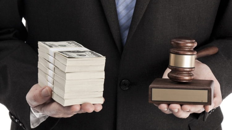 Desmantelan millonaria red de corrupción en contratos
