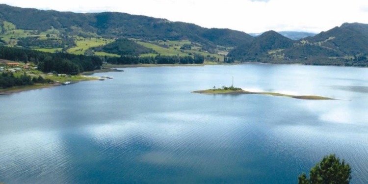 La CAR promueve la concienciación sobre la huella hídrica para proteger las fuentes de agua en Bogot
