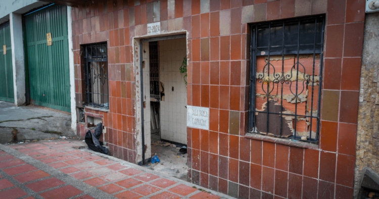 Las autoridades desmantelan el hotel La Rosa Dorada y capturan a 12 miembros de la banda