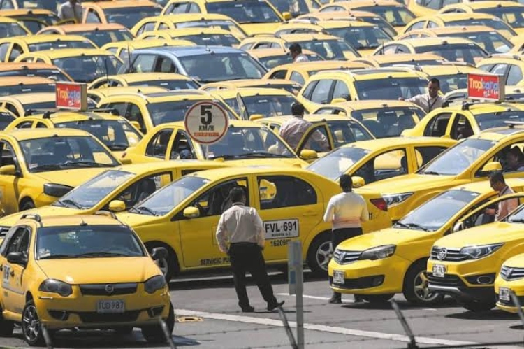 Un conductor de taxi enfrentó a un sujeto por un intento de robo de autopartes