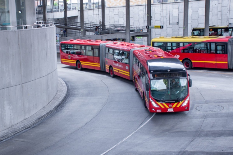 Un guarda de seguridad de TransMilenio sufre una violenta agresión