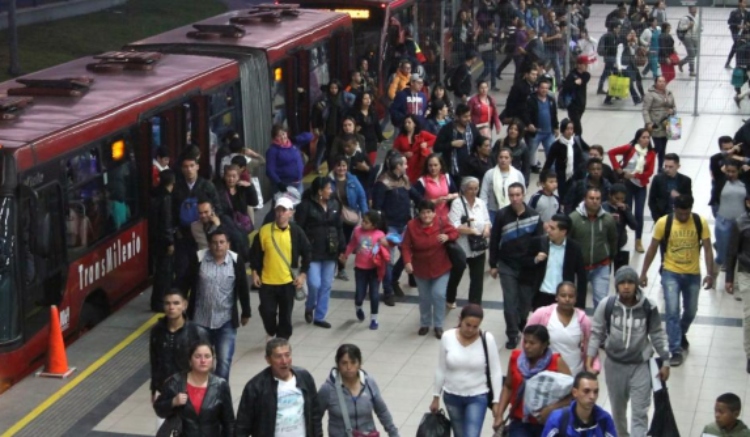 Un reclamo por ingresar sin pagar desata una riña en la estación Universidad de TransMilenio