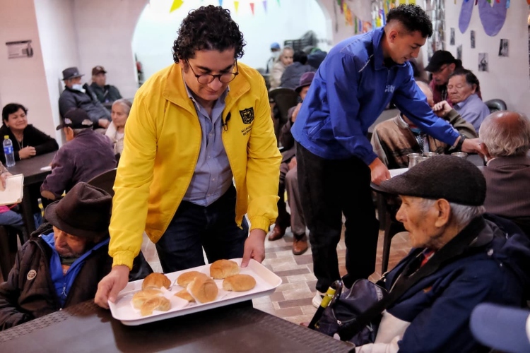Bogotá abre el Centro de Cuidado Transitorio Nuevo Renacer en Fontibón para atender a personas mayor